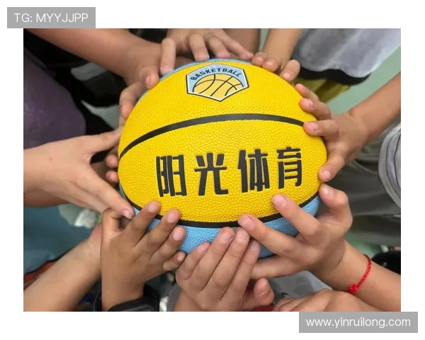 以篮球为纽带探索团队协作精神与青春拼搏力量的深层意义